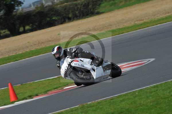 Motorcycle action photographs;Ty croes;anglesey;anglesey photographs;event digital images;eventdigitalimages;no limits trackday;peter wileman photography;trac mon;trackday;trackday digital images;trackday photos