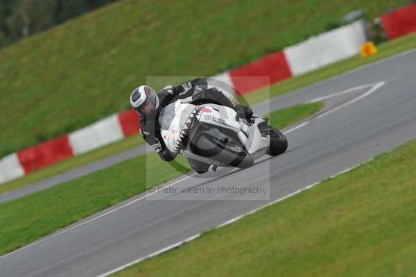 Motorcycle action photographs;Ty croes;anglesey;anglesey photographs;event digital images;eventdigitalimages;no limits trackday;peter wileman photography;trac mon;trackday;trackday digital images;trackday photos
