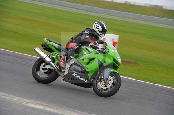 Motorcycle action photographs;Ty croes;anglesey;anglesey photographs;event digital images;eventdigitalimages;no limits trackday;peter wileman photography;trac mon;trackday;trackday digital images;trackday photos