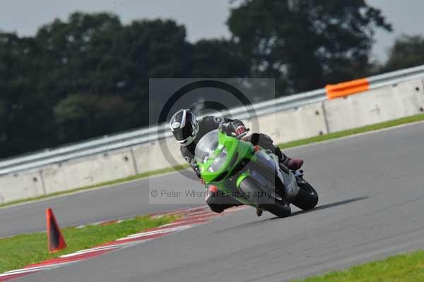Motorcycle action photographs;Ty croes;anglesey;anglesey photographs;event digital images;eventdigitalimages;no limits trackday;peter wileman photography;trac mon;trackday;trackday digital images;trackday photos
