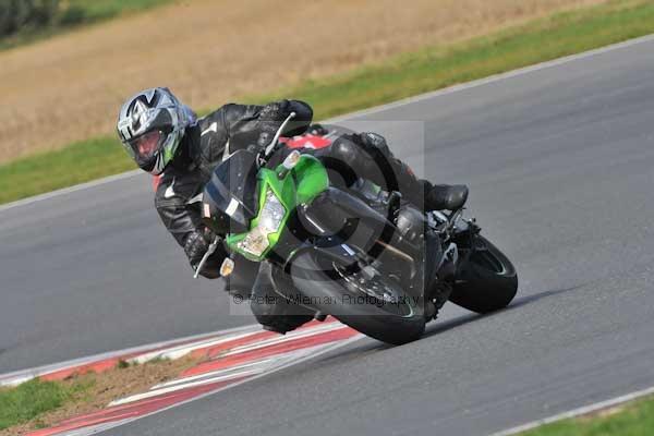 Motorcycle action photographs;Ty croes;anglesey;anglesey photographs;event digital images;eventdigitalimages;no limits trackday;peter wileman photography;trac mon;trackday;trackday digital images;trackday photos