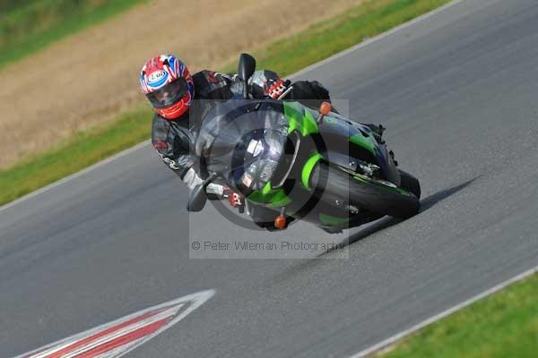 Motorcycle action photographs;Ty croes;anglesey;anglesey photographs;event digital images;eventdigitalimages;no limits trackday;peter wileman photography;trac mon;trackday;trackday digital images;trackday photos