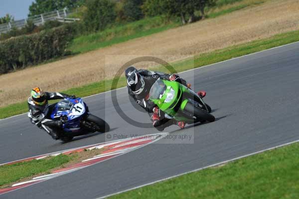 Motorcycle action photographs;Ty croes;anglesey;anglesey photographs;event digital images;eventdigitalimages;no limits trackday;peter wileman photography;trac mon;trackday;trackday digital images;trackday photos