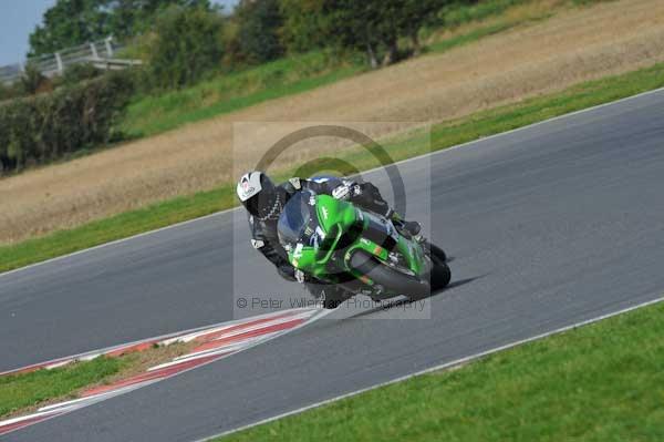 Motorcycle action photographs;Ty croes;anglesey;anglesey photographs;event digital images;eventdigitalimages;no limits trackday;peter wileman photography;trac mon;trackday;trackday digital images;trackday photos
