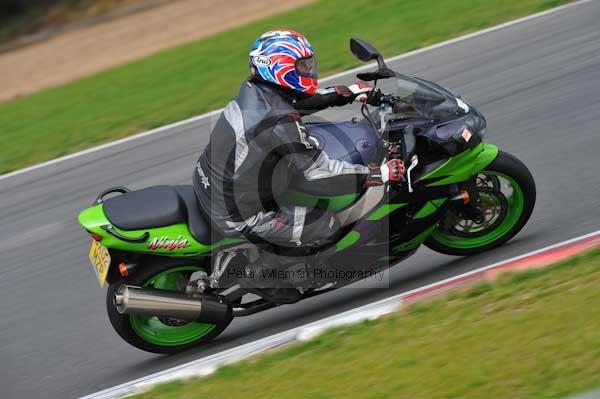 Motorcycle action photographs;Ty croes;anglesey;anglesey photographs;event digital images;eventdigitalimages;no limits trackday;peter wileman photography;trac mon;trackday;trackday digital images;trackday photos