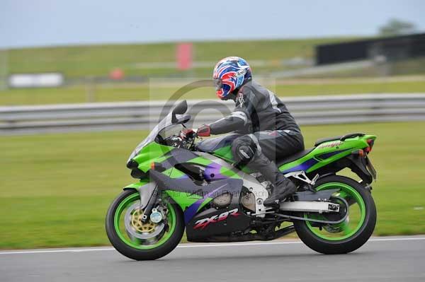 Motorcycle action photographs;Ty croes;anglesey;anglesey photographs;event digital images;eventdigitalimages;no limits trackday;peter wileman photography;trac mon;trackday;trackday digital images;trackday photos