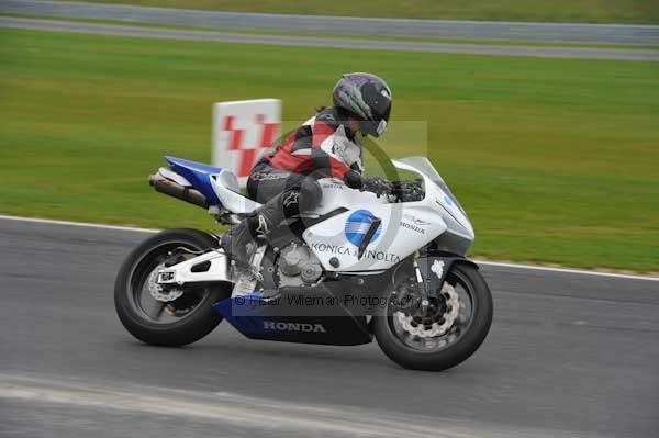 Motorcycle action photographs;Ty croes;anglesey;anglesey photographs;event digital images;eventdigitalimages;no limits trackday;peter wileman photography;trac mon;trackday;trackday digital images;trackday photos