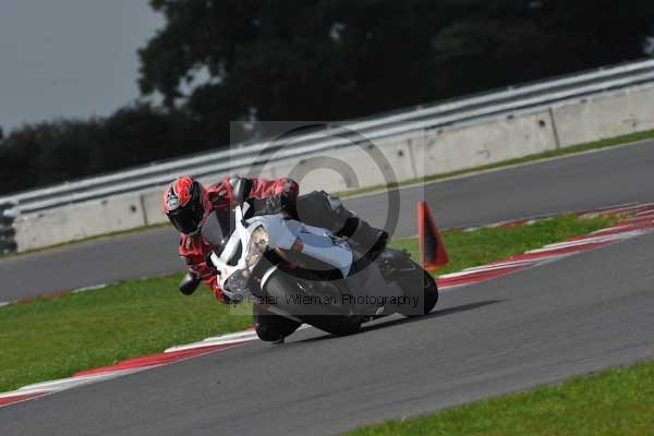Motorcycle action photographs;Ty croes;anglesey;anglesey photographs;event digital images;eventdigitalimages;no limits trackday;peter wileman photography;trac mon;trackday;trackday digital images;trackday photos