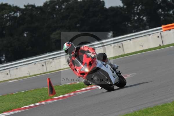 Motorcycle action photographs;Ty croes;anglesey;anglesey photographs;event digital images;eventdigitalimages;no limits trackday;peter wileman photography;trac mon;trackday;trackday digital images;trackday photos