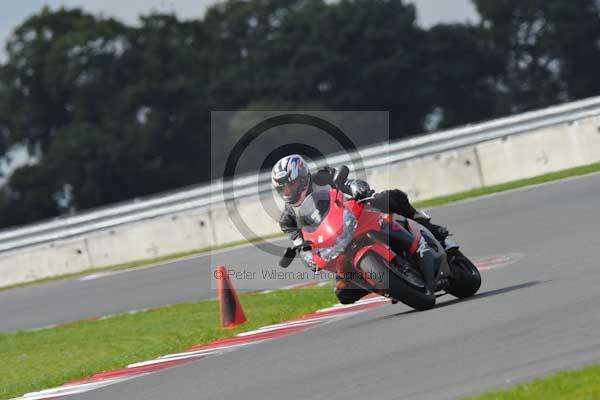 Motorcycle action photographs;Ty croes;anglesey;anglesey photographs;event digital images;eventdigitalimages;no limits trackday;peter wileman photography;trac mon;trackday;trackday digital images;trackday photos