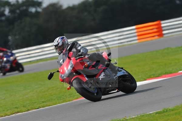 Motorcycle action photographs;Ty croes;anglesey;anglesey photographs;event digital images;eventdigitalimages;no limits trackday;peter wileman photography;trac mon;trackday;trackday digital images;trackday photos