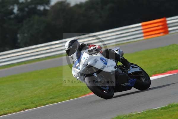 Motorcycle action photographs;Ty croes;anglesey;anglesey photographs;event digital images;eventdigitalimages;no limits trackday;peter wileman photography;trac mon;trackday;trackday digital images;trackday photos