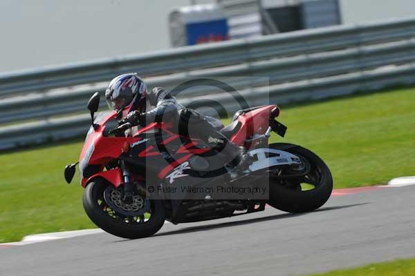 Motorcycle action photographs;Ty croes;anglesey;anglesey photographs;event digital images;eventdigitalimages;no limits trackday;peter wileman photography;trac mon;trackday;trackday digital images;trackday photos