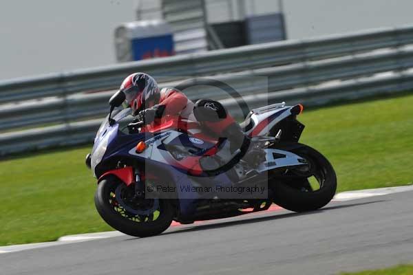 Motorcycle action photographs;Ty croes;anglesey;anglesey photographs;event digital images;eventdigitalimages;no limits trackday;peter wileman photography;trac mon;trackday;trackday digital images;trackday photos