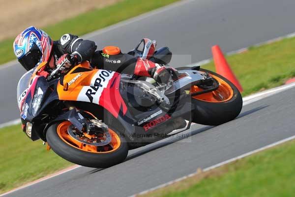 Motorcycle action photographs;Ty croes;anglesey;anglesey photographs;event digital images;eventdigitalimages;no limits trackday;peter wileman photography;trac mon;trackday;trackday digital images;trackday photos