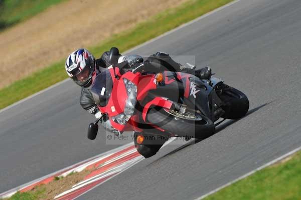 Motorcycle action photographs;Ty croes;anglesey;anglesey photographs;event digital images;eventdigitalimages;no limits trackday;peter wileman photography;trac mon;trackday;trackday digital images;trackday photos