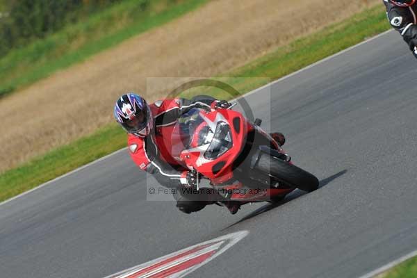 Motorcycle action photographs;Ty croes;anglesey;anglesey photographs;event digital images;eventdigitalimages;no limits trackday;peter wileman photography;trac mon;trackday;trackday digital images;trackday photos