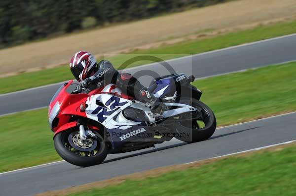 Motorcycle action photographs;Ty croes;anglesey;anglesey photographs;event digital images;eventdigitalimages;no limits trackday;peter wileman photography;trac mon;trackday;trackday digital images;trackday photos