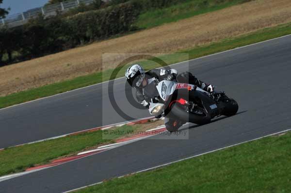 Motorcycle action photographs;Ty croes;anglesey;anglesey photographs;event digital images;eventdigitalimages;no limits trackday;peter wileman photography;trac mon;trackday;trackday digital images;trackday photos