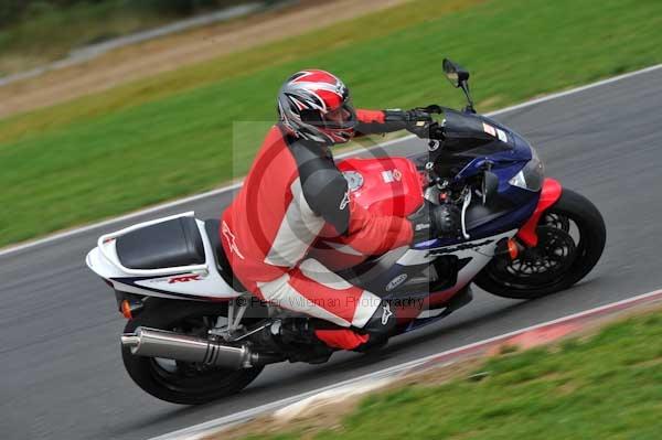 Motorcycle action photographs;Ty croes;anglesey;anglesey photographs;event digital images;eventdigitalimages;no limits trackday;peter wileman photography;trac mon;trackday;trackday digital images;trackday photos