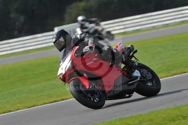 Motorcycle action photographs;Ty croes;anglesey;anglesey photographs;event digital images;eventdigitalimages;no limits trackday;peter wileman photography;trac mon;trackday;trackday digital images;trackday photos