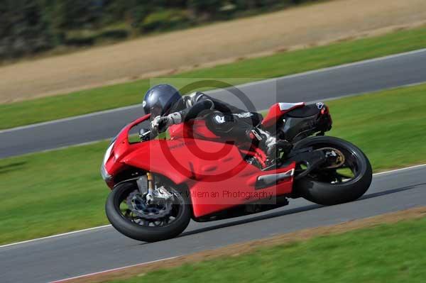 Motorcycle action photographs;Ty croes;anglesey;anglesey photographs;event digital images;eventdigitalimages;no limits trackday;peter wileman photography;trac mon;trackday;trackday digital images;trackday photos