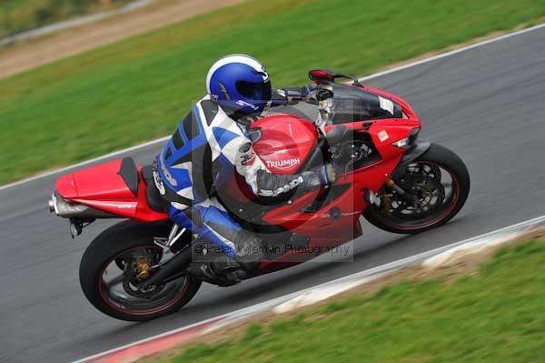 Motorcycle action photographs;Ty croes;anglesey;anglesey photographs;event digital images;eventdigitalimages;no limits trackday;peter wileman photography;trac mon;trackday;trackday digital images;trackday photos