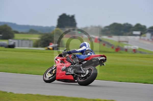 Motorcycle action photographs;Ty croes;anglesey;anglesey photographs;event digital images;eventdigitalimages;no limits trackday;peter wileman photography;trac mon;trackday;trackday digital images;trackday photos