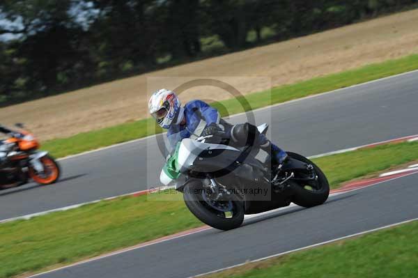 Motorcycle action photographs;Ty croes;anglesey;anglesey photographs;event digital images;eventdigitalimages;no limits trackday;peter wileman photography;trac mon;trackday;trackday digital images;trackday photos