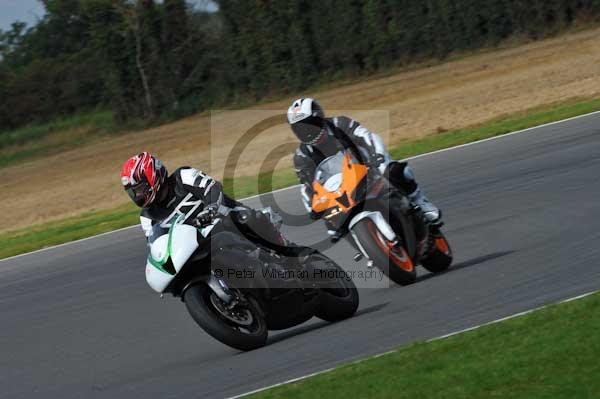 Motorcycle action photographs;Ty croes;anglesey;anglesey photographs;event digital images;eventdigitalimages;no limits trackday;peter wileman photography;trac mon;trackday;trackday digital images;trackday photos