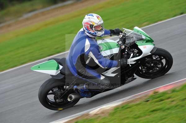 Motorcycle action photographs;Ty croes;anglesey;anglesey photographs;event digital images;eventdigitalimages;no limits trackday;peter wileman photography;trac mon;trackday;trackday digital images;trackday photos