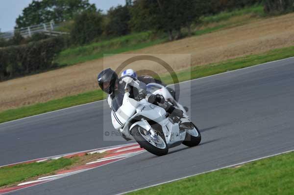 Motorcycle action photographs;Ty croes;anglesey;anglesey photographs;event digital images;eventdigitalimages;no limits trackday;peter wileman photography;trac mon;trackday;trackday digital images;trackday photos