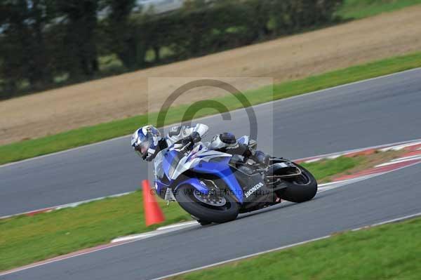 Motorcycle action photographs;Ty croes;anglesey;anglesey photographs;event digital images;eventdigitalimages;no limits trackday;peter wileman photography;trac mon;trackday;trackday digital images;trackday photos