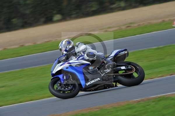 Motorcycle action photographs;Ty croes;anglesey;anglesey photographs;event digital images;eventdigitalimages;no limits trackday;peter wileman photography;trac mon;trackday;trackday digital images;trackday photos
