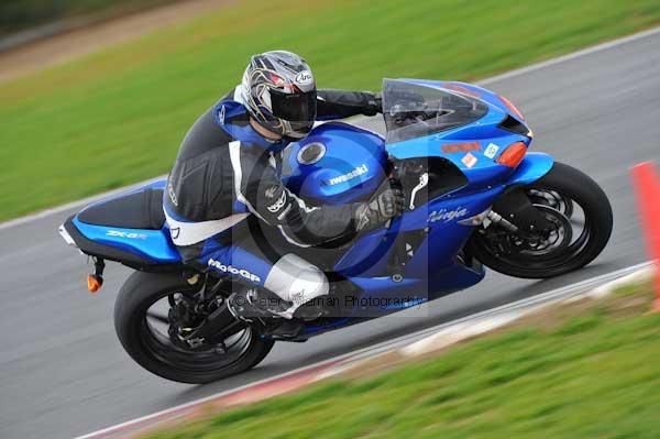 Motorcycle action photographs;Ty croes;anglesey;anglesey photographs;event digital images;eventdigitalimages;no limits trackday;peter wileman photography;trac mon;trackday;trackday digital images;trackday photos