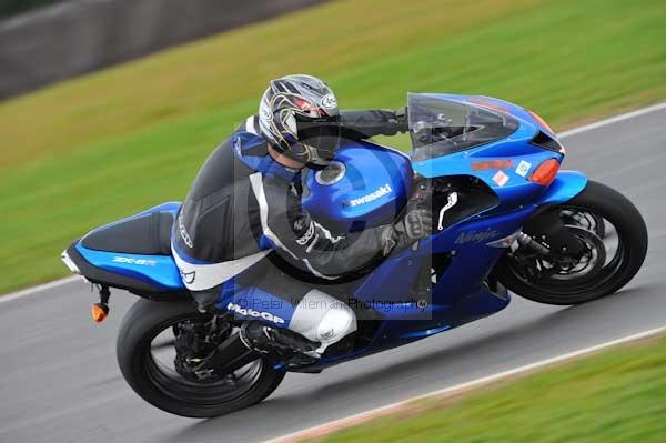 Motorcycle action photographs;Ty croes;anglesey;anglesey photographs;event digital images;eventdigitalimages;no limits trackday;peter wileman photography;trac mon;trackday;trackday digital images;trackday photos