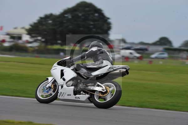 Motorcycle action photographs;Ty croes;anglesey;anglesey photographs;event digital images;eventdigitalimages;no limits trackday;peter wileman photography;trac mon;trackday;trackday digital images;trackday photos
