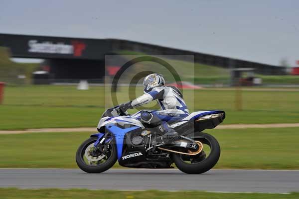 Motorcycle action photographs;Ty croes;anglesey;anglesey photographs;event digital images;eventdigitalimages;no limits trackday;peter wileman photography;trac mon;trackday;trackday digital images;trackday photos