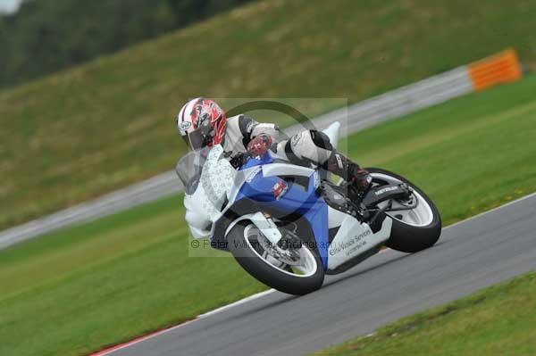 Motorcycle action photographs;Ty croes;anglesey;anglesey photographs;event digital images;eventdigitalimages;no limits trackday;peter wileman photography;trac mon;trackday;trackday digital images;trackday photos