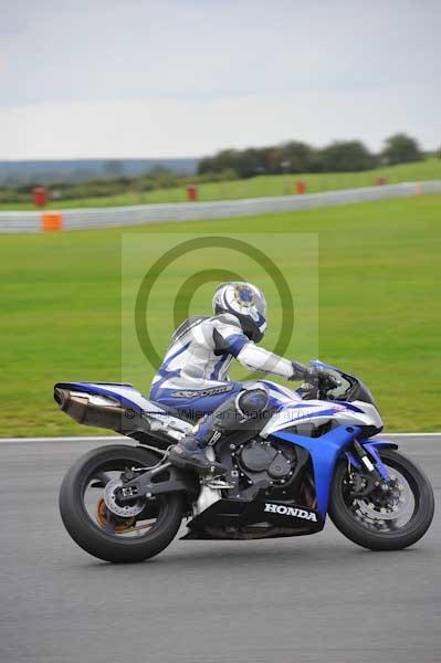 Motorcycle action photographs;Ty croes;anglesey;anglesey photographs;event digital images;eventdigitalimages;no limits trackday;peter wileman photography;trac mon;trackday;trackday digital images;trackday photos