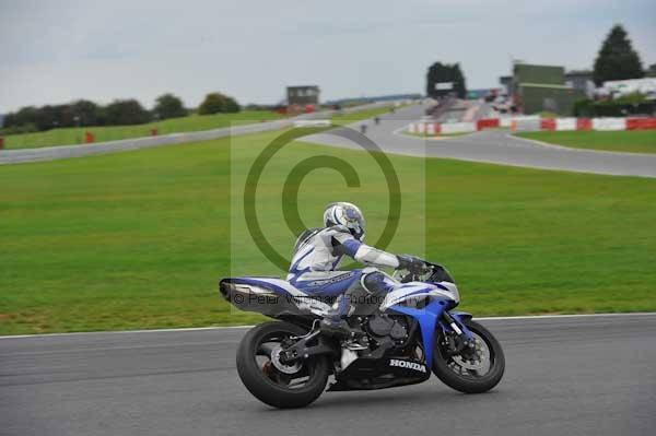 Motorcycle action photographs;Ty croes;anglesey;anglesey photographs;event digital images;eventdigitalimages;no limits trackday;peter wileman photography;trac mon;trackday;trackday digital images;trackday photos