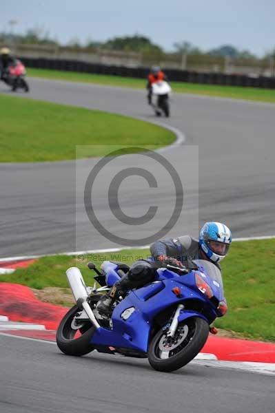 Motorcycle action photographs;Ty croes;anglesey;anglesey photographs;event digital images;eventdigitalimages;no limits trackday;peter wileman photography;trac mon;trackday;trackday digital images;trackday photos