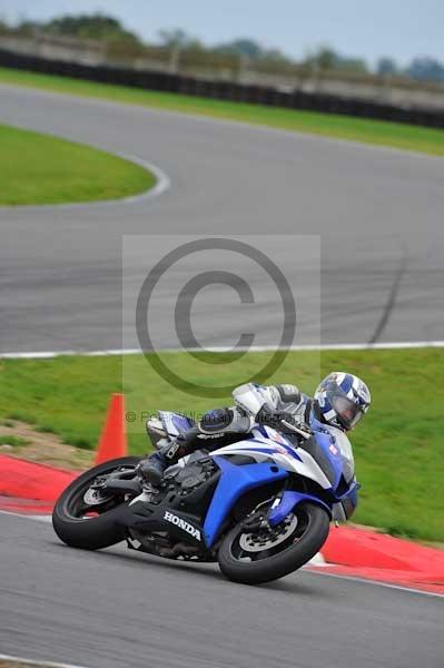 Motorcycle action photographs;Ty croes;anglesey;anglesey photographs;event digital images;eventdigitalimages;no limits trackday;peter wileman photography;trac mon;trackday;trackday digital images;trackday photos