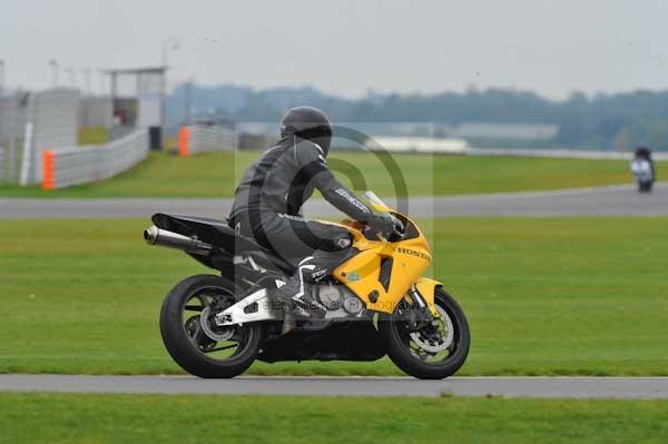 Motorcycle action photographs;Ty croes;anglesey;anglesey photographs;event digital images;eventdigitalimages;no limits trackday;peter wileman photography;trac mon;trackday;trackday digital images;trackday photos