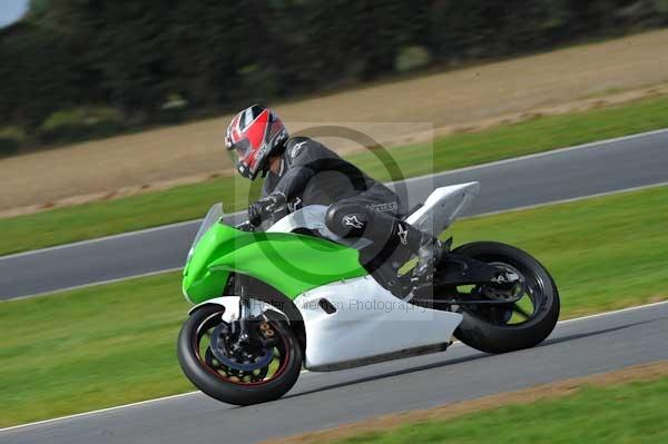 Motorcycle action photographs;Ty croes;anglesey;anglesey photographs;event digital images;eventdigitalimages;no limits trackday;peter wileman photography;trac mon;trackday;trackday digital images;trackday photos