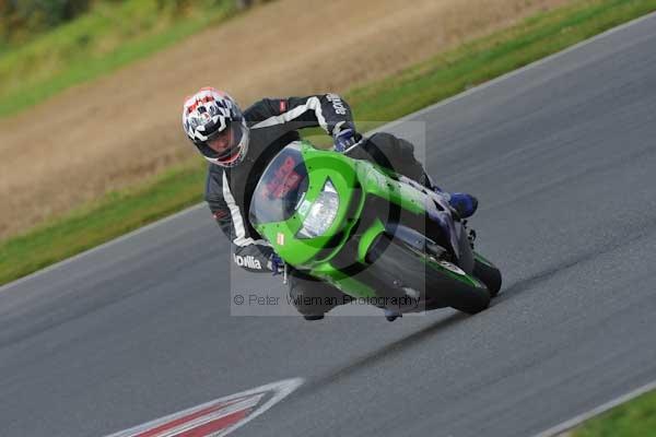 Motorcycle action photographs;Ty croes;anglesey;anglesey photographs;event digital images;eventdigitalimages;no limits trackday;peter wileman photography;trac mon;trackday;trackday digital images;trackday photos