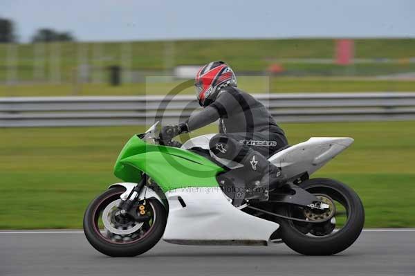 Motorcycle action photographs;Ty croes;anglesey;anglesey photographs;event digital images;eventdigitalimages;no limits trackday;peter wileman photography;trac mon;trackday;trackday digital images;trackday photos