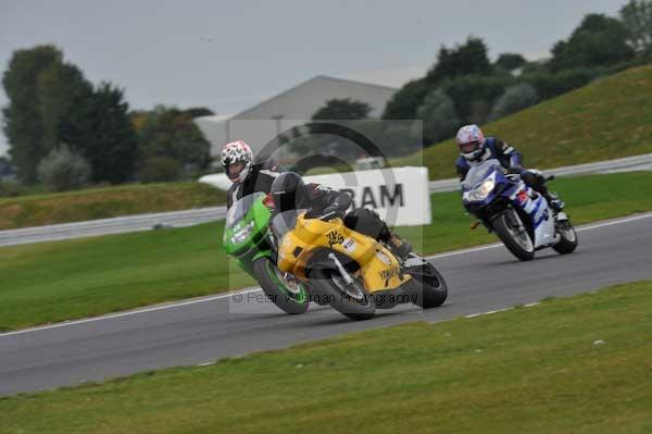 Motorcycle action photographs;Ty croes;anglesey;anglesey photographs;event digital images;eventdigitalimages;no limits trackday;peter wileman photography;trac mon;trackday;trackday digital images;trackday photos