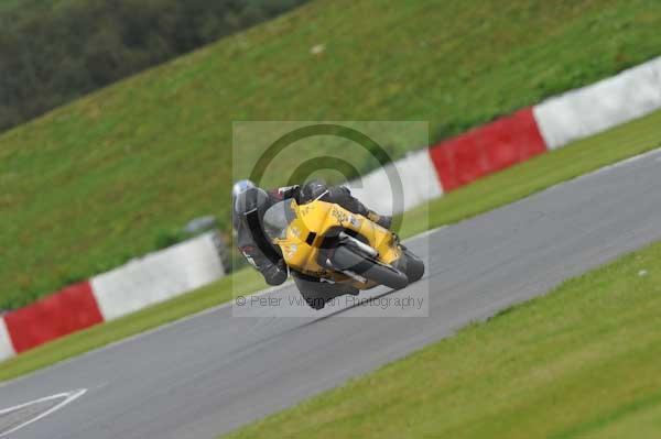 Motorcycle action photographs;Ty croes;anglesey;anglesey photographs;event digital images;eventdigitalimages;no limits trackday;peter wileman photography;trac mon;trackday;trackday digital images;trackday photos