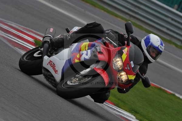 Motorcycle action photographs;Ty croes;anglesey;anglesey photographs;event digital images;eventdigitalimages;no limits trackday;peter wileman photography;trac mon;trackday;trackday digital images;trackday photos